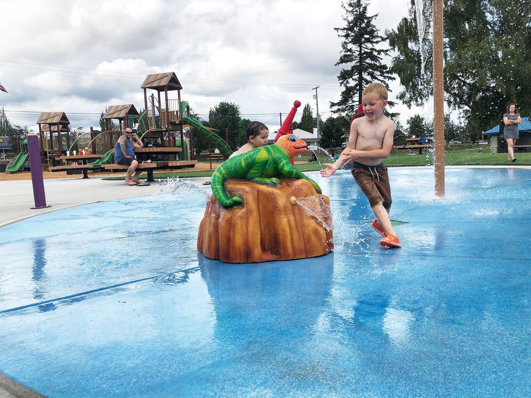 https://5246063.fs1.hubspotusercontent-na1.net/hubfs/5246063/WO%20-%20Featured%20Projects/Yelm/Yelm-City-Park-Splash-Pad.jpg